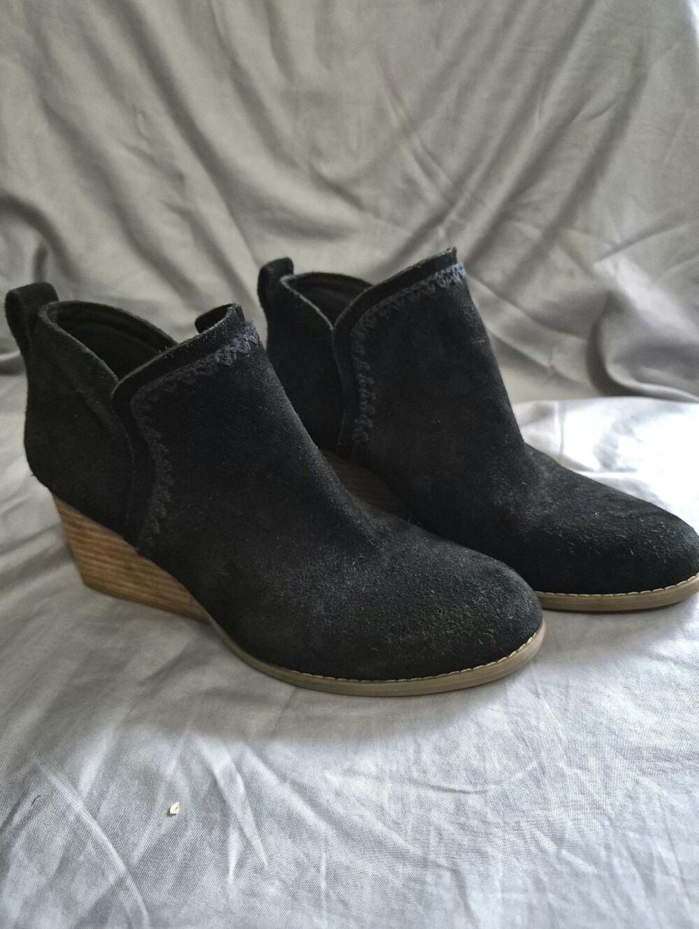 Tom's Kaia Wedge Bootie Black Leather Embroidered Edge Size 7.5